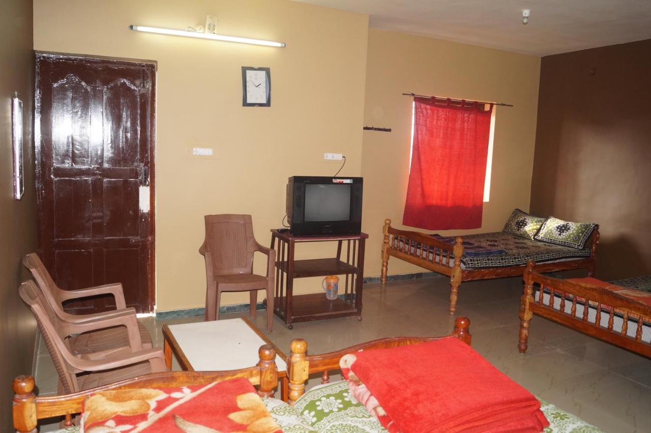 Wins Rooms Valparai Exterior foto
